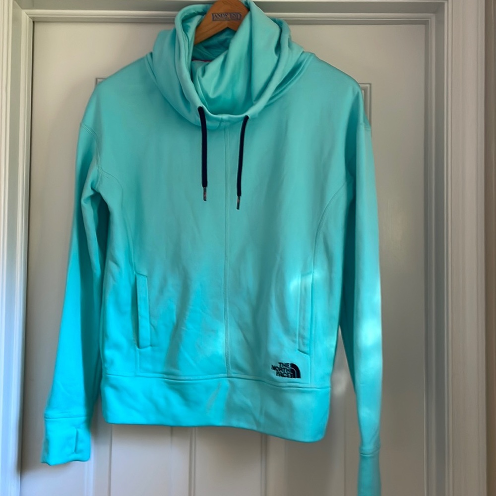 North Face Hoodie. Sea foam. Size S. EUC. Covers neck. Fleece inside.